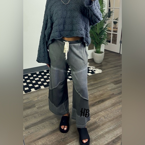 Adorable Soft POL Cropped Pants with Pockets | Bestselling Loungewear - Picture 2 of 7